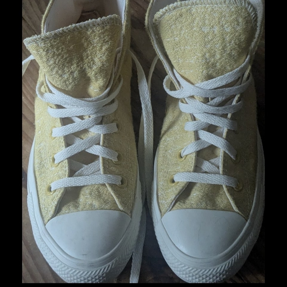 Converse All Star Low Sneakers Women’s 8 Yellow Star Print Casual Canvas Shoes